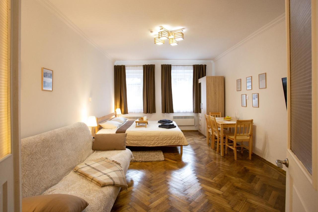 Peaceful Studio On Rynok Square 利沃夫 外观 照片